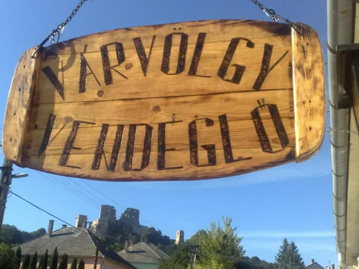 'Várvölgy Vendéglő' cikk borítóképe